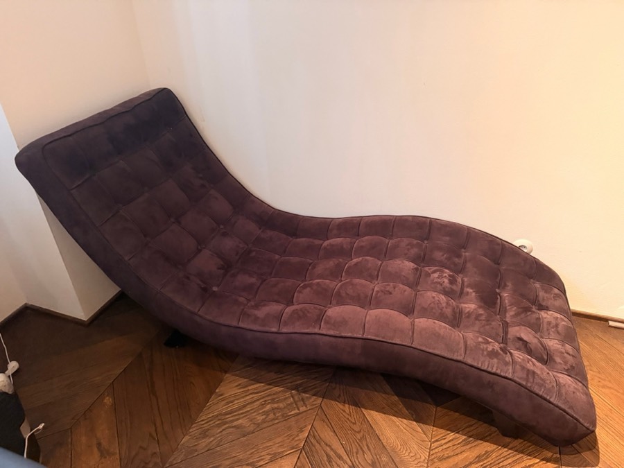 Wave chaise longue, plum velvet